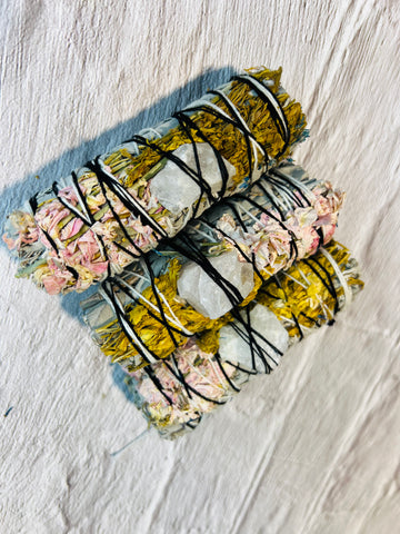 1 White Sage, Pink espuela, Yellow espuela, white Quartz 4" 1 White Sage, Pink espuela, Yellow espuela, white Quartz 4"